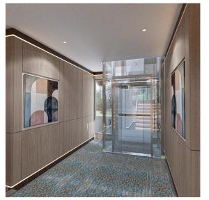 un pasillo vacío con una puerta de cristal en un edificio en Sola Dahabiya Nile Cruise Every Monday from Luxor to Aswan 4 nights and Every Friday from Aswan to Luxor 3 nights, en Luxor