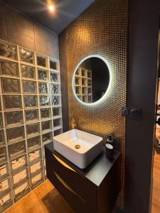 Ένα μπάνιο στο Le Secret by Clem