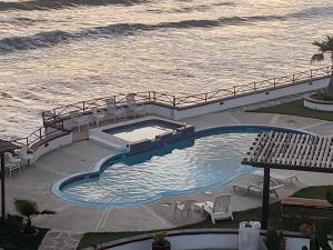 an overhead view of a swimming pool next to the ocean at Casa Mar Verde - Oceanfront Penthouse - Pool & Jacuzzi in Primo Tapia