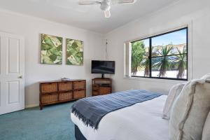 Μια τηλεόραση ή/και κέντρο ψυχαγωγίας στο Frangipani At The Bay