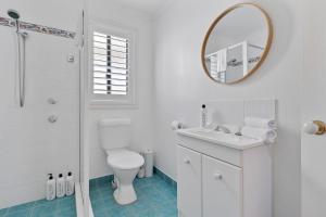 Ένα μπάνιο στο Frangipani At The Bay +32 φωτογραφίες