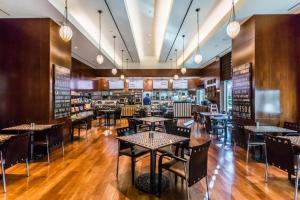a dining room with tables and chairs in a restaurant at Private MGM Signature Studios in Las Vegas