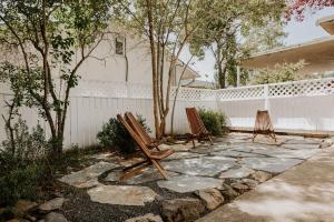 Un jardín fuera de Family Getaway Near Yosemite - Downtown Mariposa