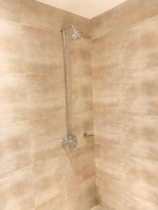 Ένα μπάνιο στο Luniq 1 BR Self Check-in Gulberg MM Alam +10 φωτογραφίες