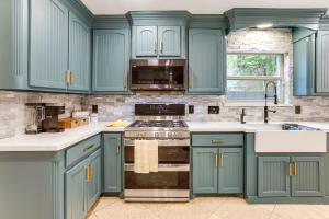 Köök või kööginurk majutusasutuses Hot Tub, Sauna and Game Room Group Gem in Houston