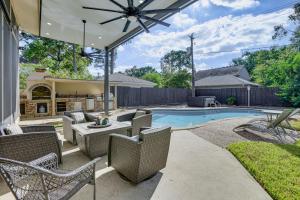 Bassein majutusasutuses Hot Tub, Sauna and Game Room Group Gem in Houston või selle lähedal