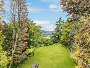 a park with a bench in the middle of a field at 1 Bed in Machynlleth 93081 in Cemmaes
