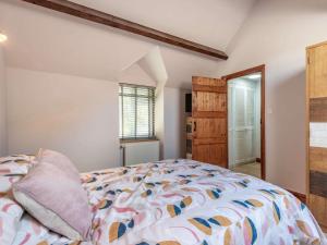 a bedroom with a large bed and a window at 1 bed in Machynlleth 85207 in Darowen