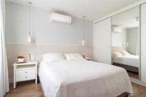 En eller flere senge i et værelse på Refúgio Urbano - Asa Sul - Proximo a Embaixadas - Centro - 1 quarto