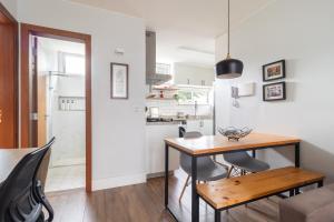 Køkken eller tekøkken på Refúgio Urbano - Asa Sul - Proximo a Embaixadas - Centro - 1 quarto