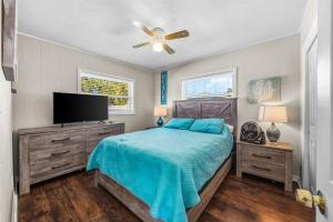 Postel nebo postele na pokoji v ubytování Private 5BR Oasis with Pool Near Clearwater Beach + 24 fotografií