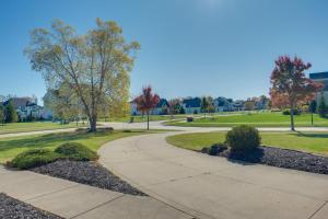 Κήπος έξω από το Convenient Apt 2 Mi to North Chagrin Hiking!