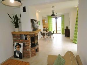 Μια τηλεόραση ή/και κέντρο ψυχαγωγίας στο Holiday home in Darzowice by Wolin for 8 persons