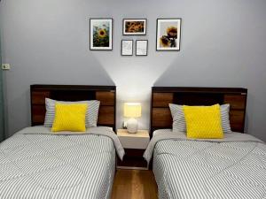 Ένα ή περισσότερα κρεβάτια σε δωμάτιο στο Bird Hostel Chiangrai +12 φωτογραφίες