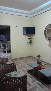 a living room with a tv on the wall at Casa das dunas in Prea