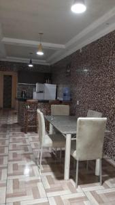 a dining room with a table and chairs at Casa das dunas in Prea