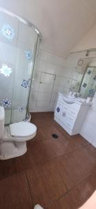 Ένα μπάνιο στο Casa en el centro de llanquihue, hasta 10 personas