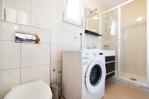 Ένα μπάνιο στο Apartments by the sea Slatine, Ciovo - 24266 +60 φωτογραφίες