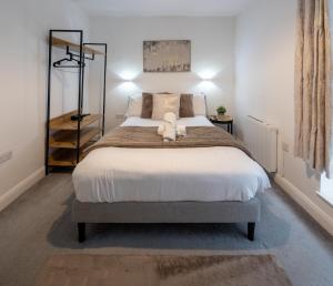 Una cama o camas en una habitación de Urban Luxury Flat Centre