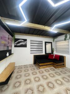 Istumisnurk majutusasutuses Urban Cabin PR-Near to AirPort- Near to Beach