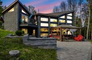 Το κτήριο όπου στεγάζεται  η παραθεριστική κατοικία