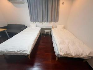 Ένα ή περισσότερα κρεβάτια σε δωμάτιο στο 東京BnBホテル