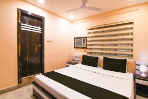 Ένα ή περισσότερα κρεβάτια σε δωμάτιο στο Hotel O The Stay