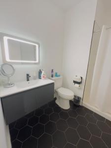 Koupelna v ubytování Nice apartment near EWR-NY, very central