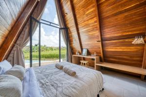 Postel nebo postele na pokoji v ubytování Elmon Ricefield Hotel