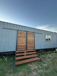 Budova, kde se apartmán nachází + 2 fotografie