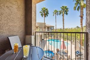 a balcony with a table and chairs and a swimming pool at Panorama View - Mountain Views - Community Pool in Fountain Hills