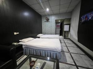 Postel nebo postele na pokoji v ubytování SSClub Hotel Peshawar + 7 fotografií