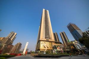 a tall building with a statue in front of it at Ruilan Courtyard in Shenzhen