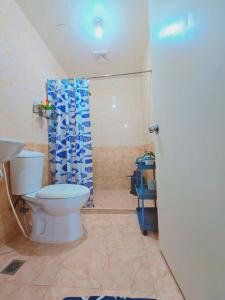 Ένα μπάνιο στο The Terrace Condominium