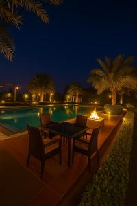 Bazén v ubytování The Elegance Resort, Vrindavan- A Hidden Gem Nested In Nature's Lap nebo v jeho okolí