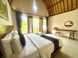 Postel nebo postele na pokoji v ubytování The Lebah Kelingking Villa + 37 fotografií