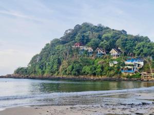 a group of houses on a hill next to the water at Paradise view A5 -Kantiang paradise resort- in Ko Bu Bu