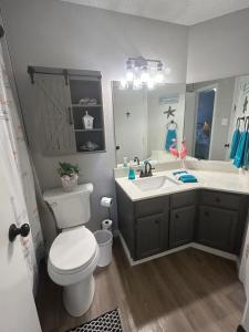 Et badeværelse på Island Palms - welcome winter texans and Everyone + 39 billeder