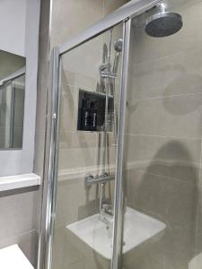 Koupelna v ubytování Cosy City Apartment in London - 5 Mins to Heathrow