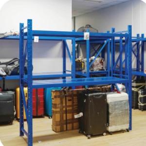 Palanda nebo palandy na pokoji v ubytování SmileLugg - One Stop Luggage Services