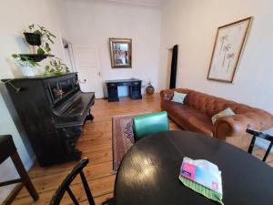 Khu vực ghế ngồi tại Artistic Berlin Apartment