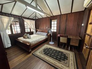 Ένα ή περισσότερα κρεβάτια σε δωμάτιο στο Rumah Aster,Zaki's Residence, Marang Terengganu