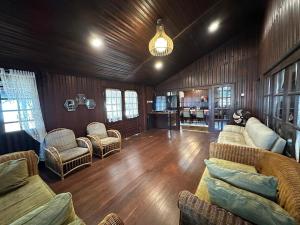 Χώρος καθιστικού στο Rumah Aster,Zaki's Residence, Marang Terengganu