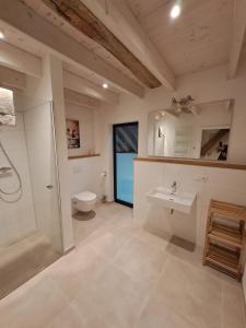 Koupelna v ubytování Gulfhof Wangermeer 2 Tilda