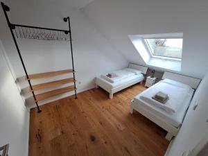 Postel nebo postele na pokoji v ubytování Gulfhof Wangermeer 2 Tilda