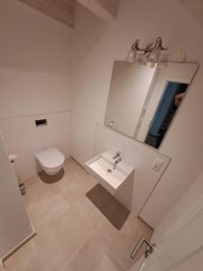 Koupelna v ubytování Gulfhof Wangermeer 2 Tilda + 16 fotografií