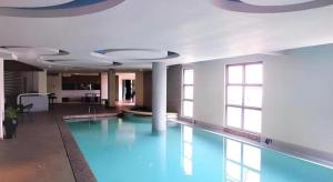 Bazén v ubytování Mallberry Suites Business Hotel nebo v jeho okolí