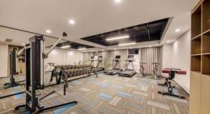 Fitness centrum a/nebo fitness zařízení v ubytování Shanshui Trends Hotel-Bantian Dong Branch