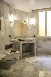 Koupelna v ubytování Hôtel & Appartements Monsigny