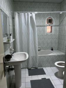 Phòng tắm tại Lunar Beach Hostel